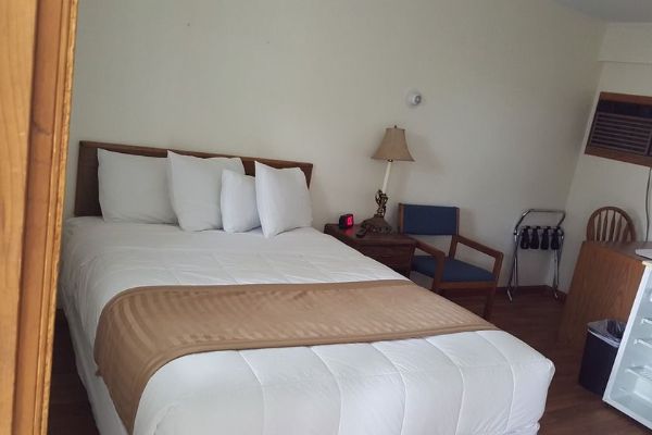 Budget Host Inn (Detroit Lakes)